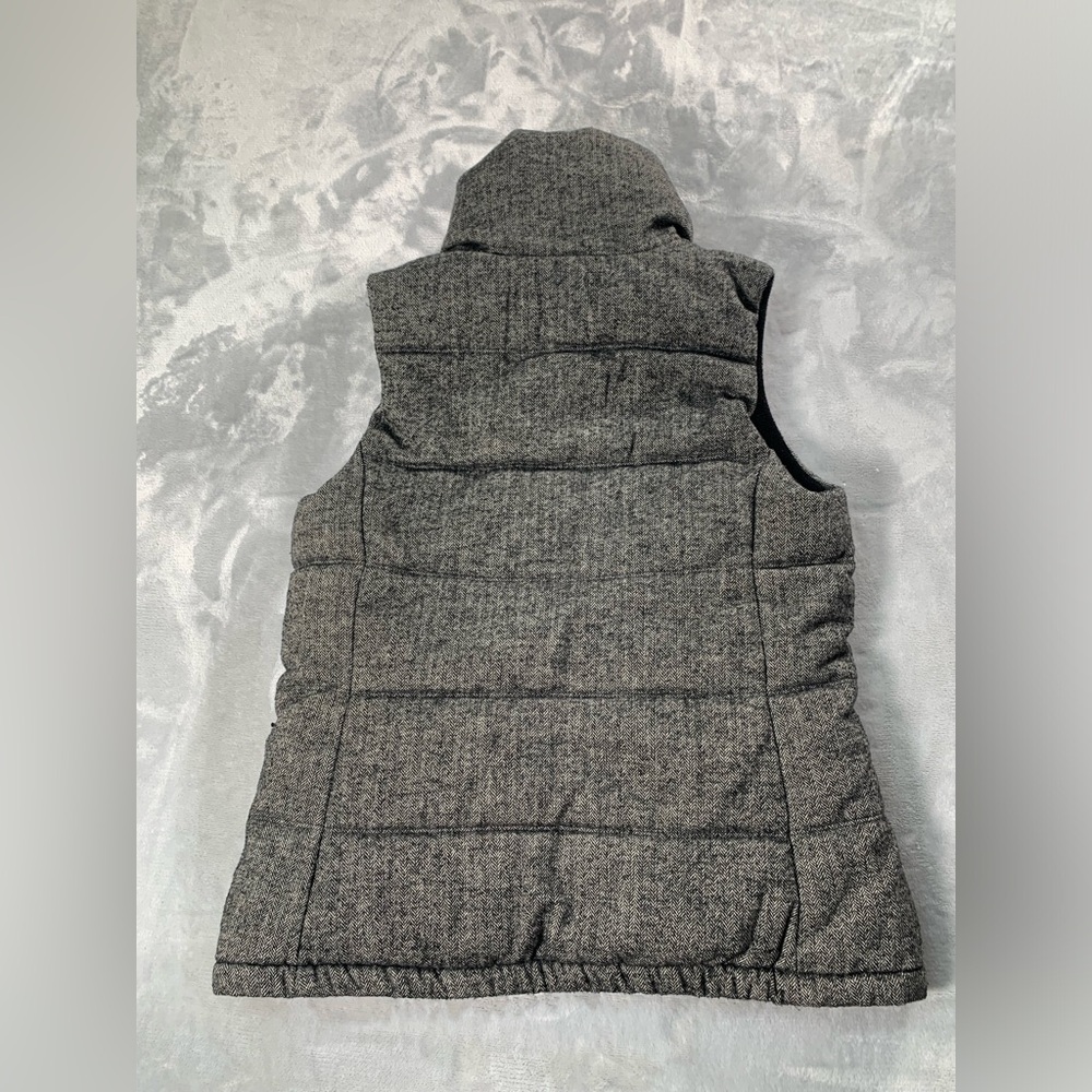 Old Navy Gray Puffer Vest - Picture 4 of 13